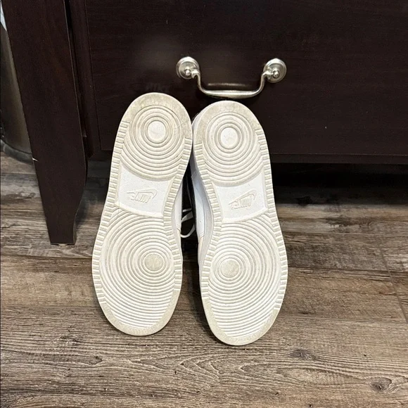 Nike Cream and Black Low-Top Sneakers - Picture 5 of 7